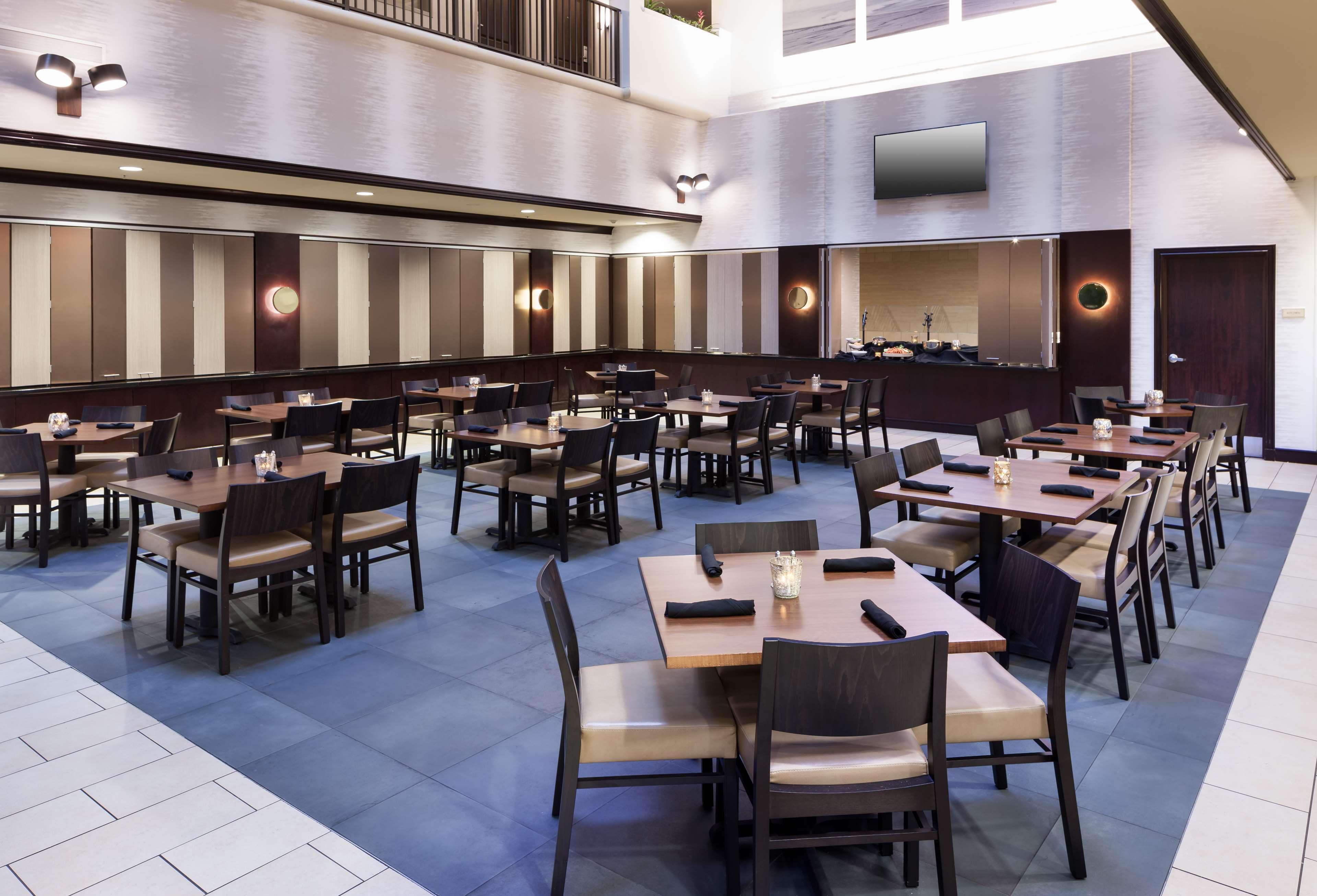 Embassy Suites Tampa - Brandon Heartland Exterior foto