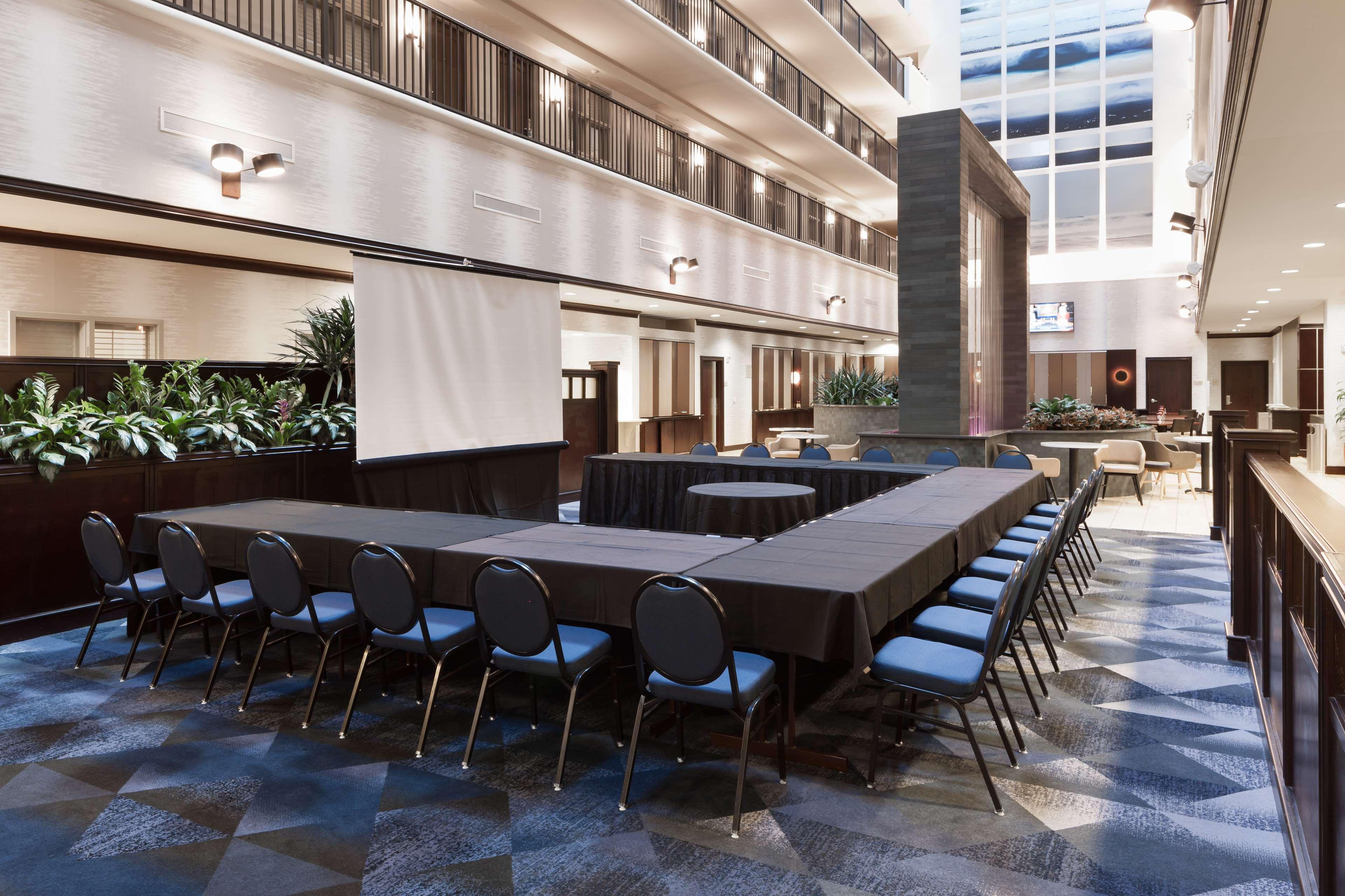 Embassy Suites Tampa - Brandon Heartland Exterior foto