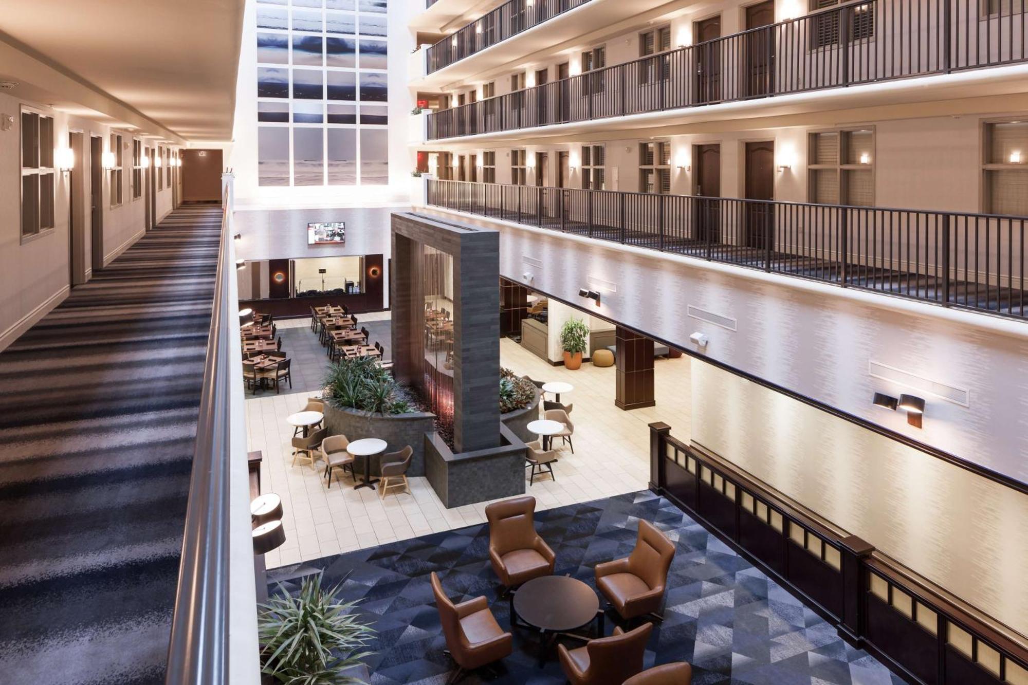 Embassy Suites Tampa - Brandon Heartland Exterior foto