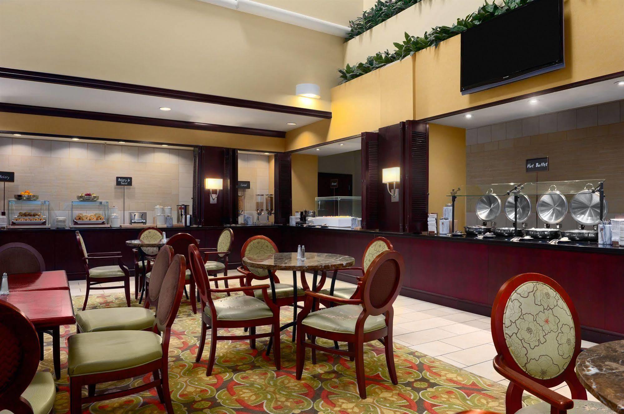 Embassy Suites Tampa - Brandon Heartland Exterior foto