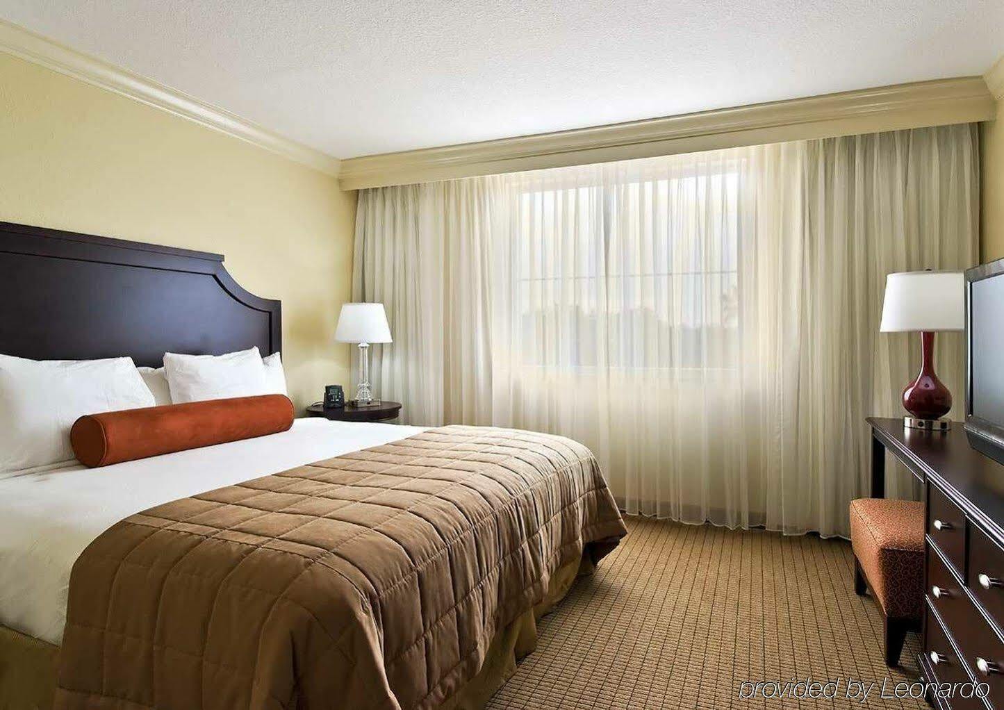 Embassy Suites Tampa - Brandon Heartland Exterior foto